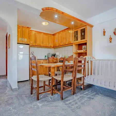 Apartment Athina Istro